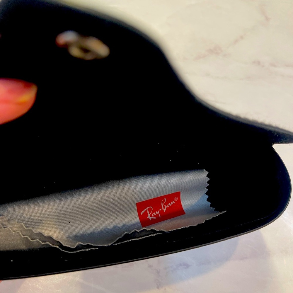 Ray Ban black case - Picture 2 of 2